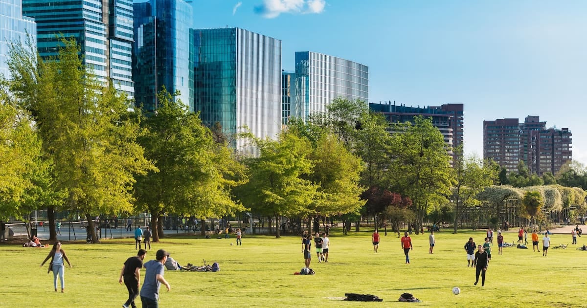 Vivir con verde a la vista: la prima que pagan los alquileres porteños frente a parques y plazas