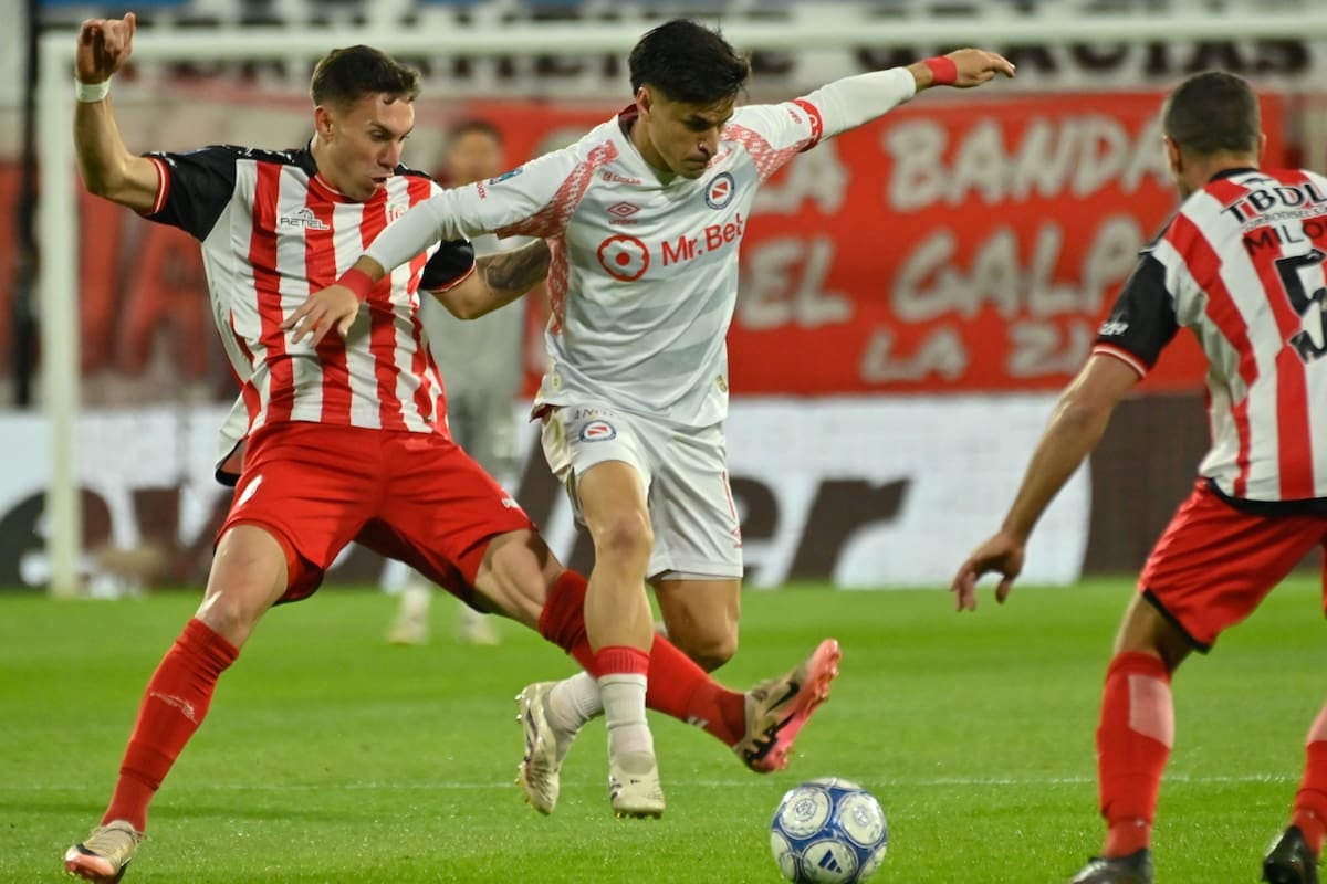 Argentinos se topó con Barracas y dejó pasar otra chance: cero a cero, cero goles y cero alivio