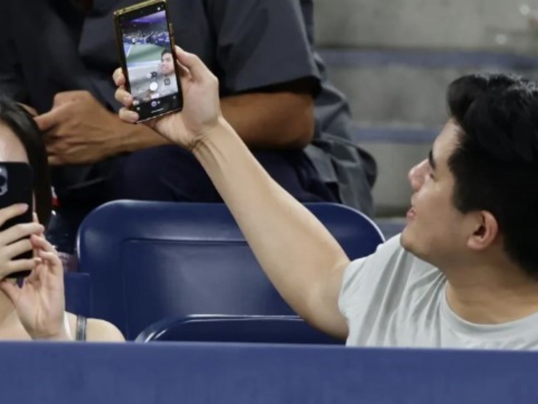Wimbledon les cierra la puerta a los influencers: canchas sin aros de luz ni palos de selfie