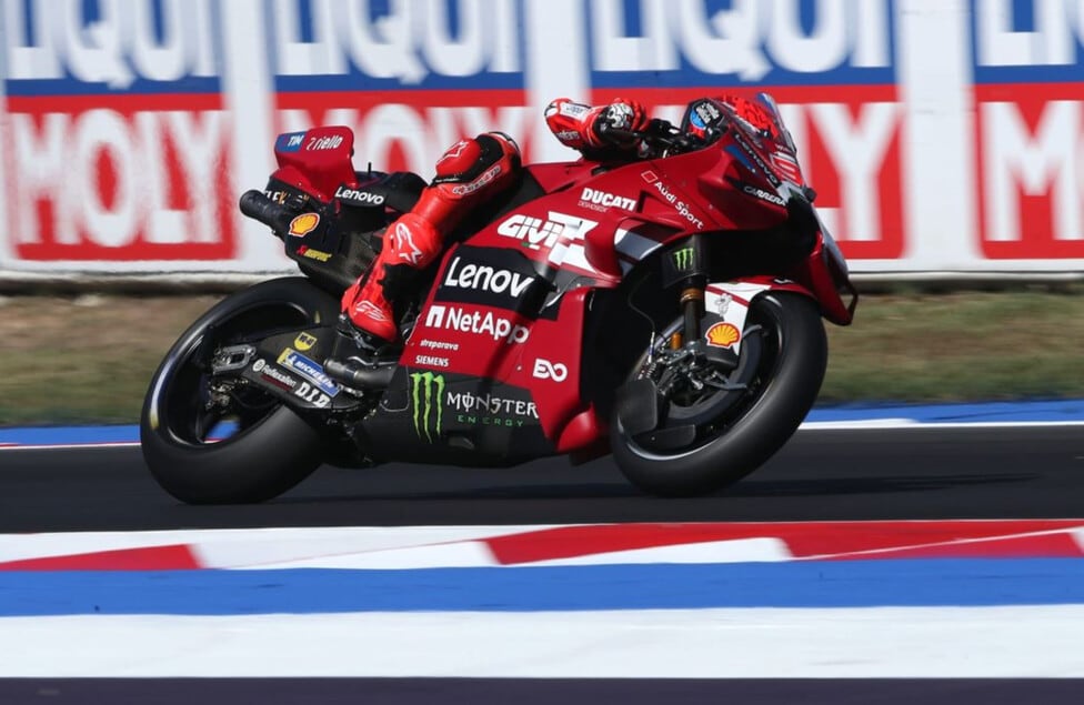 Márquez arrancó prendido fuego en Misano y dejó a Martín mirando de lejos