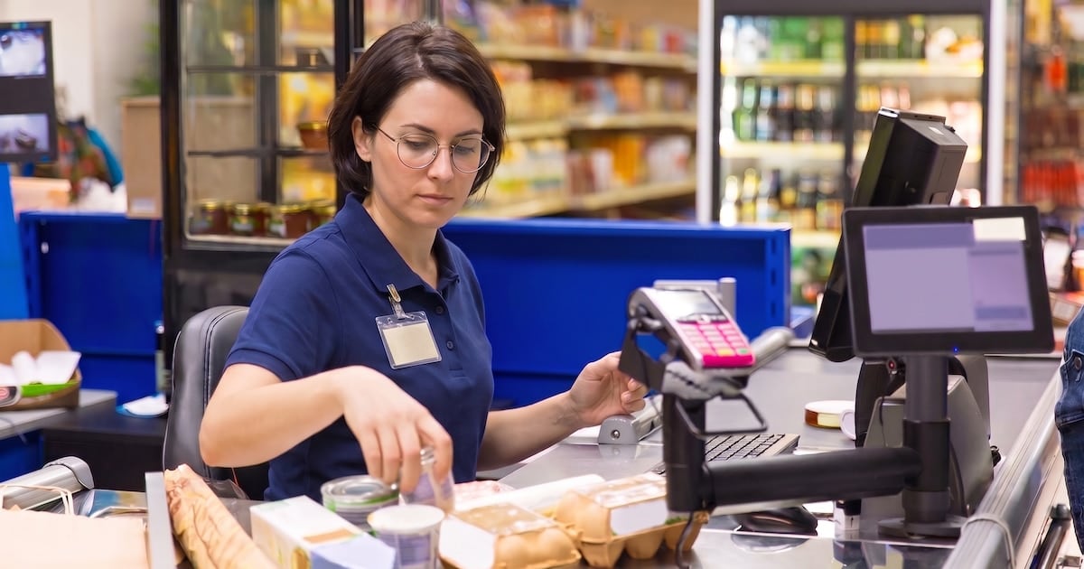 Haberes de cajeros de supermercado en septiembre de 2026: las escalas completas del CCT 130/75 y los adicionales que engordan el sueldo