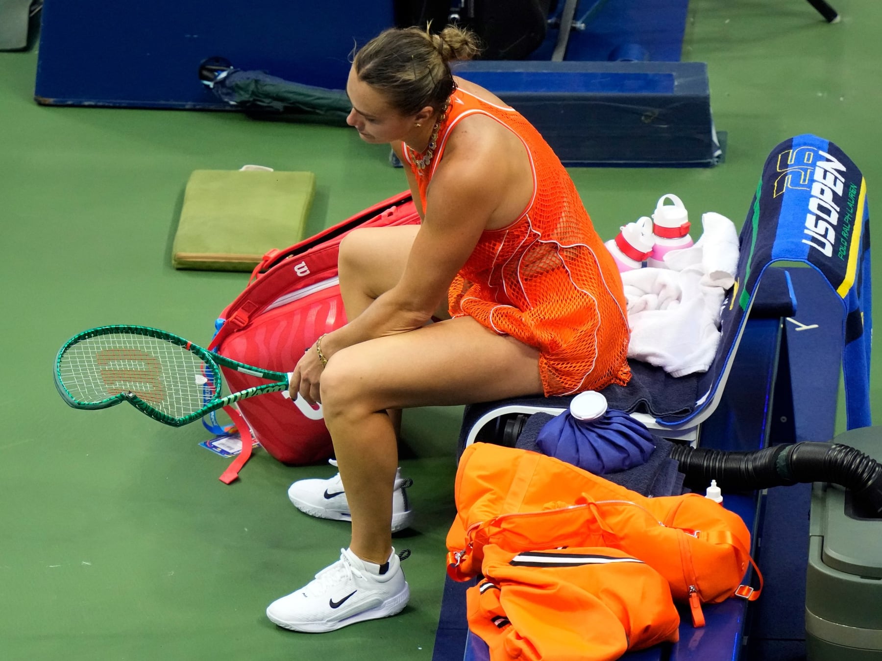 Rybakina le cortó el sueño del tricampeonato a Sabalenka en una final con final con llanto y raqueta rota