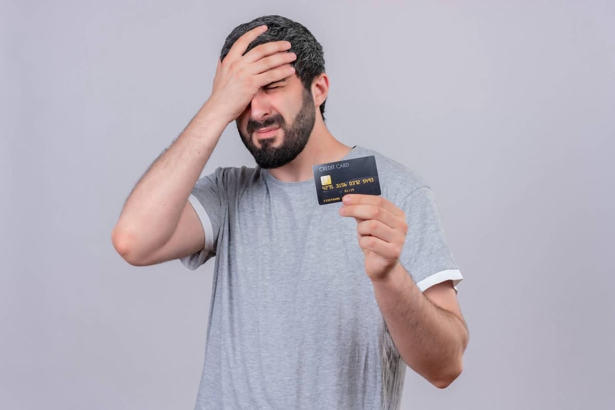 Pagar el mínimo de la tarjeta de crédito: qué deuda queda y cuánto cuesta financiarla