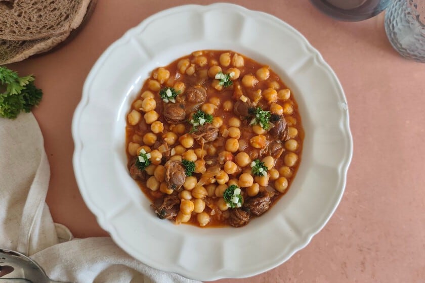 Garbanzos con zamburiñas: el guiso rápido que combina legumbres y conserva de marisco