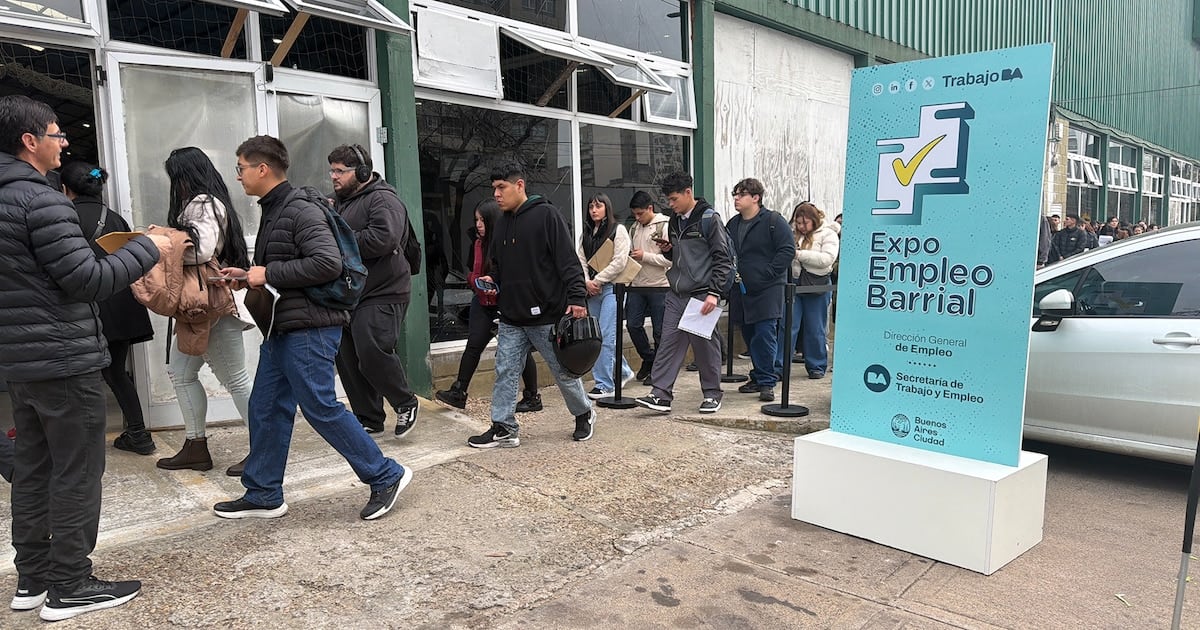 Cambiar un empleo formal por cuenta propia costó casi un tercio del salario real, según un informe privado