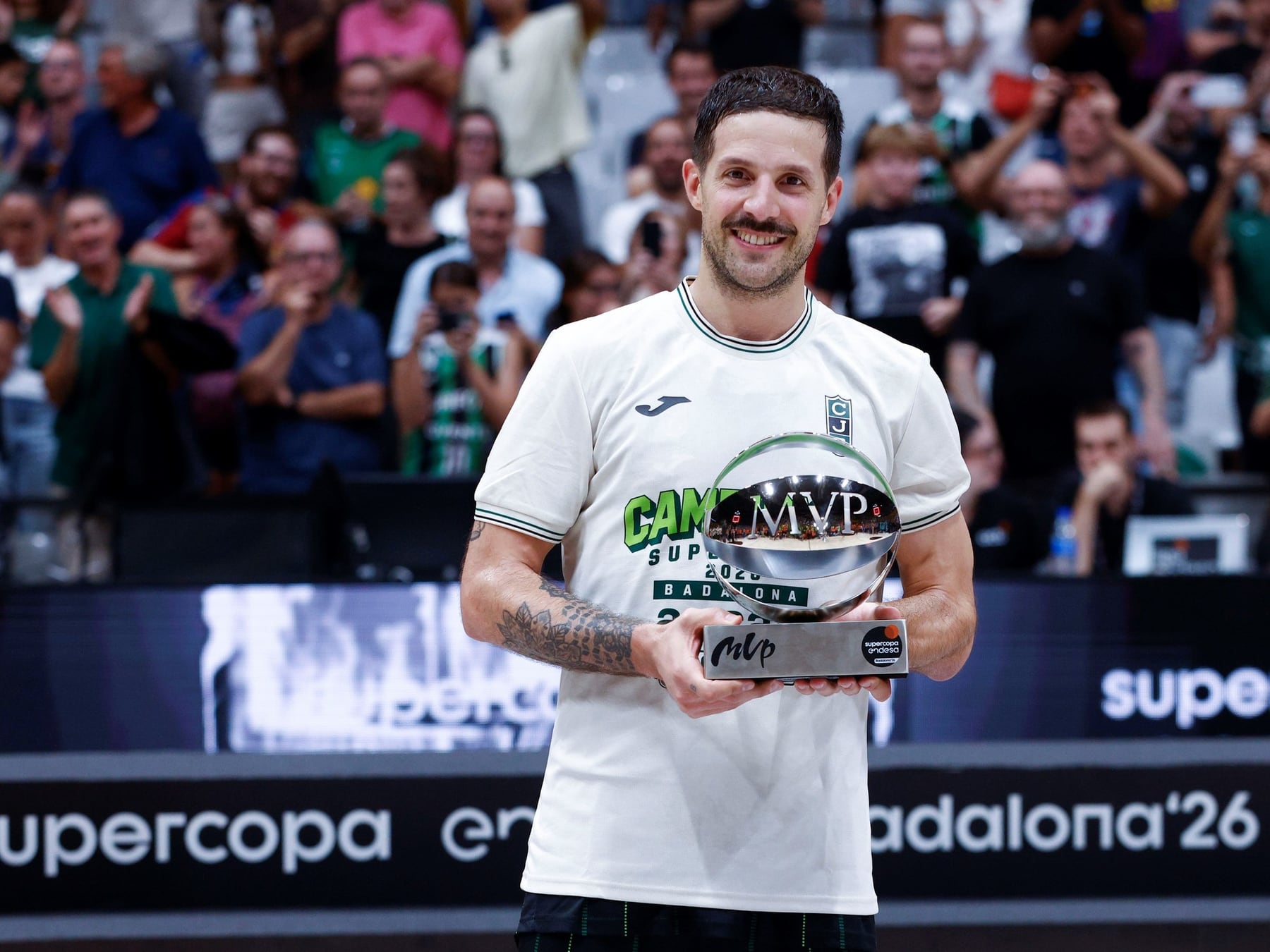 Laprovíttola se desquitó de Barcelona con una noche de nueve triples y le dio la Supercopa al Joventut