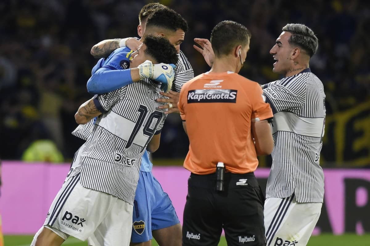 Boca zafó del reclamo de Vélez y va por Racing en Rosario