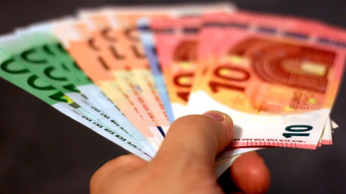 El euro blue arrancó la rueda con una suba de seis pesos y se aleja de la pizarra oficial