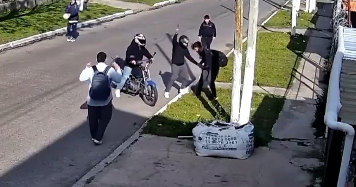 Investigan un asalto a jóvenes con autismo en González Catán: la Justicia busca identificar a los dos motochorros