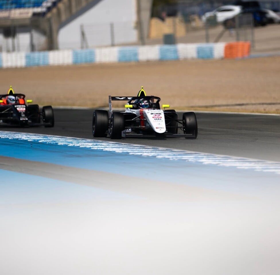 Bulbarella remó en el calor de Jerez y se llevó seis puestos de regalo en la F4 Española