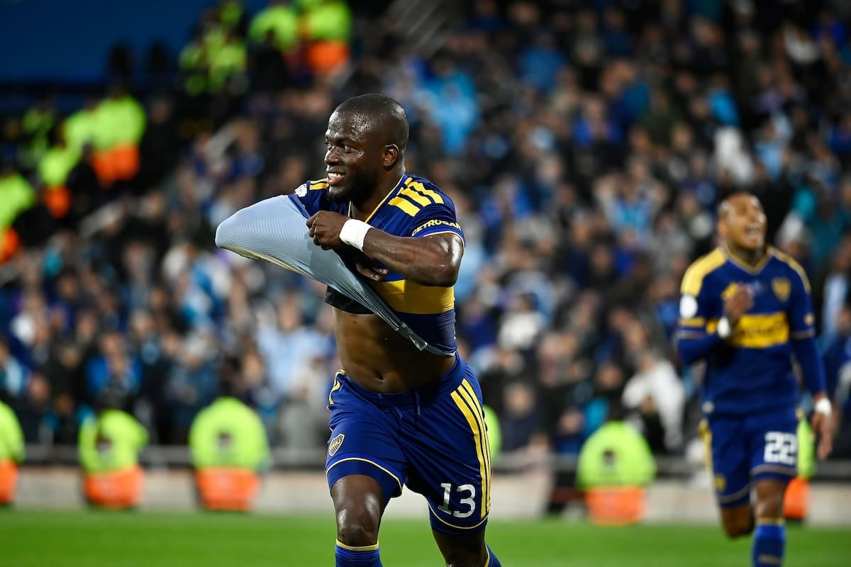 Valencia entró, Valencia cambió todo: Boca le dio vuelta el 0-2 a Racing y se metió entre los cuatro