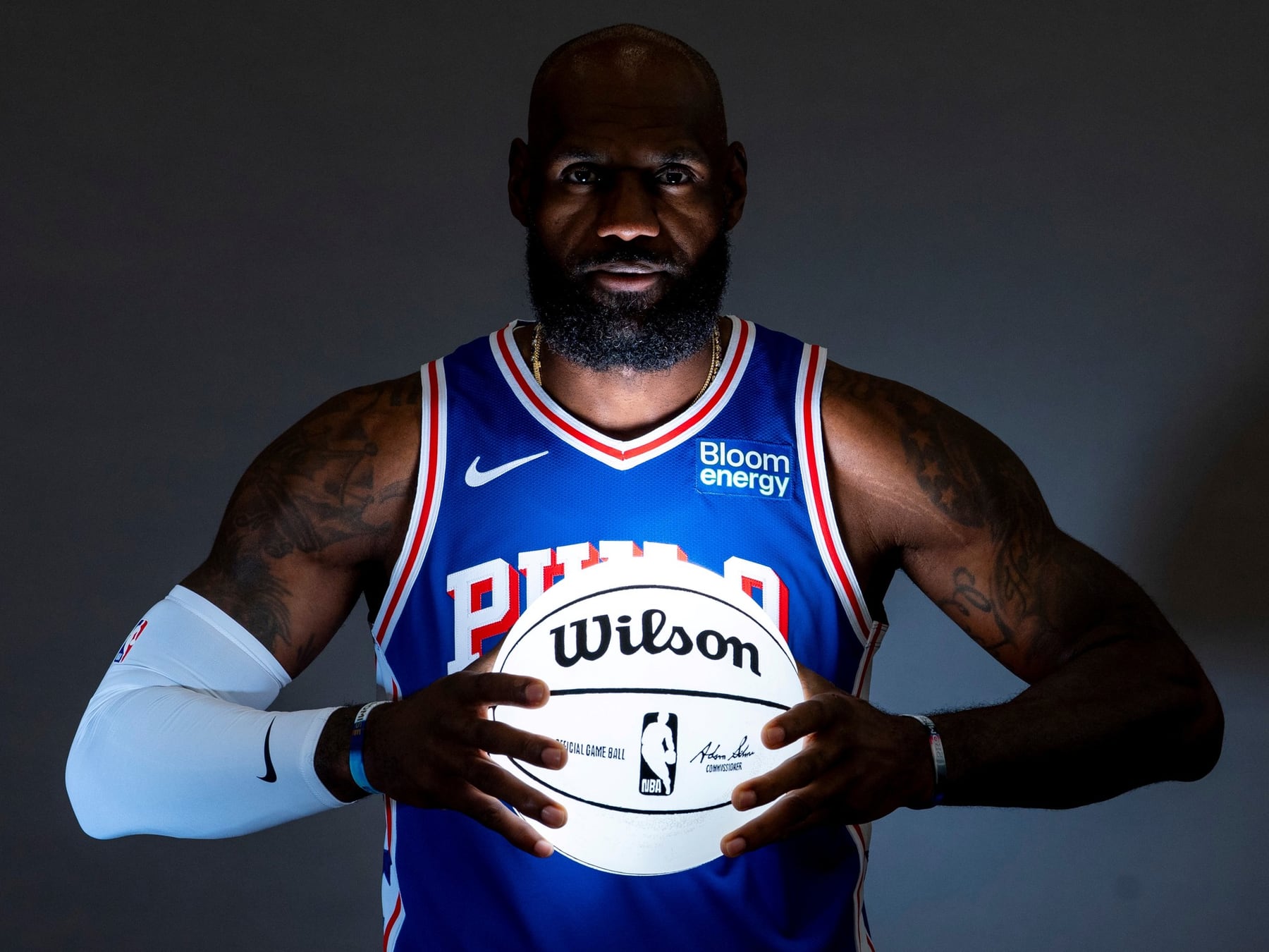 LeBron se mudó al Este: a los 41, firmó con Philadelphia y va por su quinto anillo