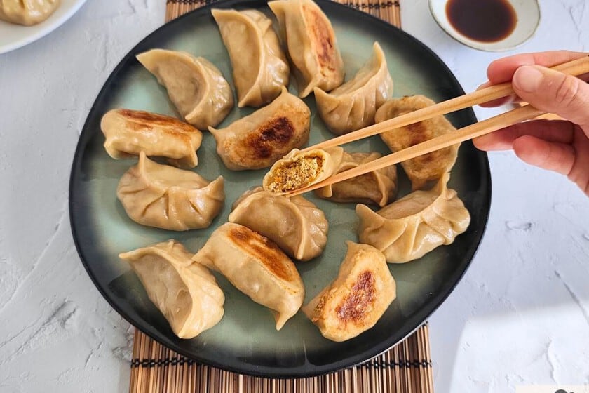 Gyozas vegetarianas con tofu y shiitake: la receta para obtener treinta unidades con base crocante y relleno jugoso