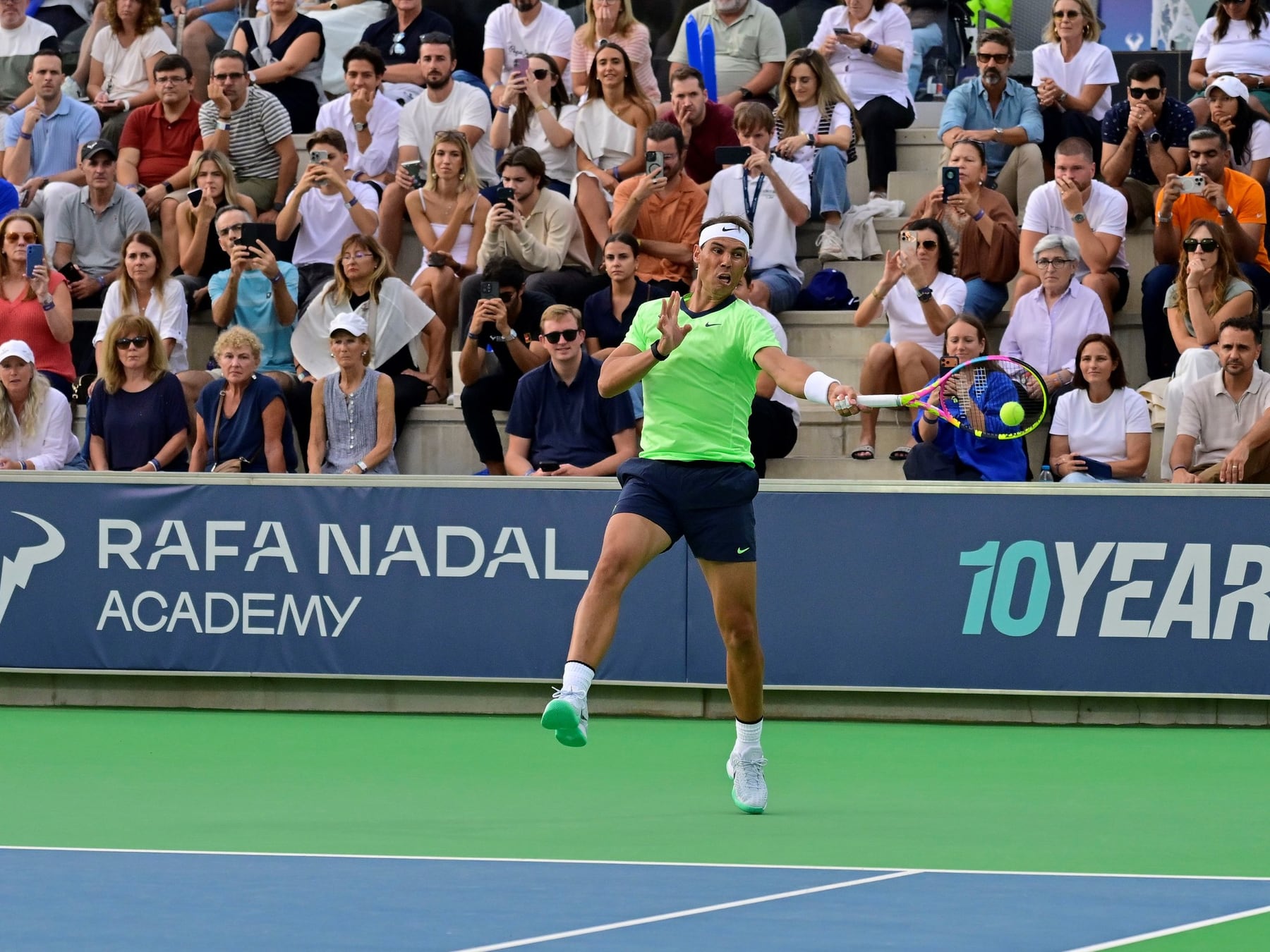 Rafa volvió a empuñar la raqueta y se llevó la fiesta a casa junto a Moyá