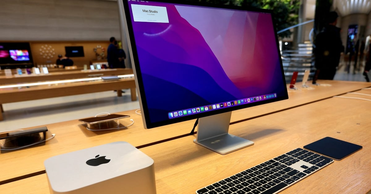 Doce gigas que sobran: una herramienta argentina de la web le declara la guerra a Apple Intelligence en la Mac