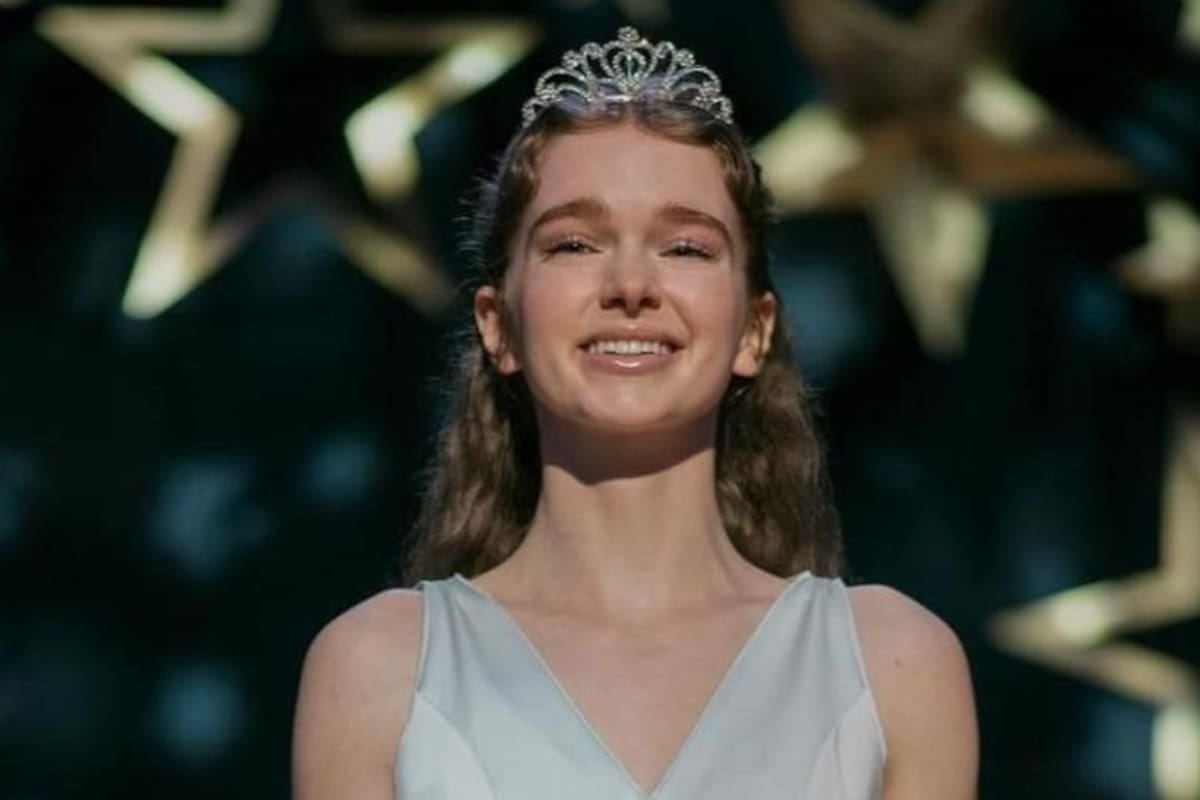 Carrie vuelve a la pantalla, esta vez con ocho capítulos y un celular en el bolsillo