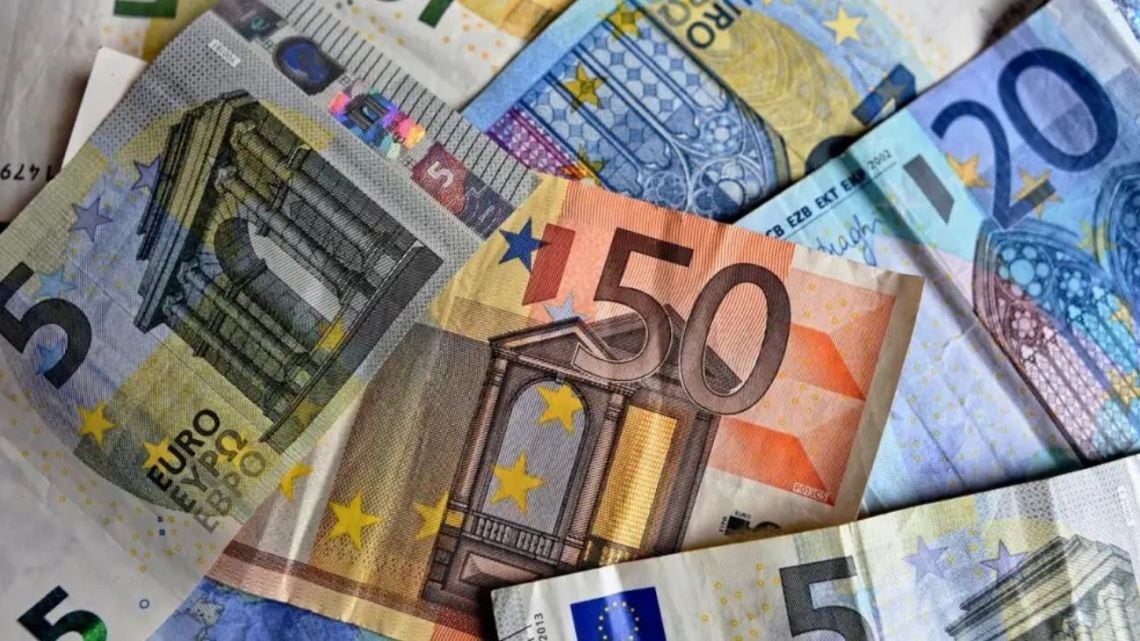 El euro blue retrocedió seis pesos y se aleja de la barrera de los mil ochocientos en la venta