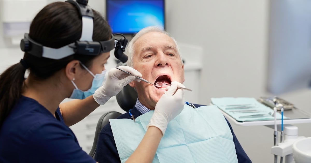 Dientes que se van, memoria que se apaga: lo que la ciencia empieza a confirmar sobre la salud bucal en la vejez
