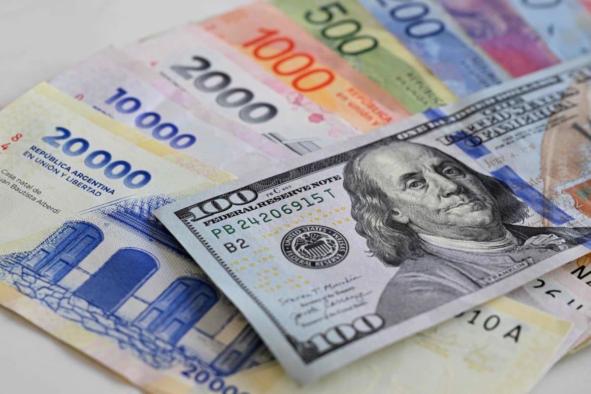 Argentina profundiza su abaratamiento en dólares, pero la indumentaria y los restaurantes siguen en el podio regional de precios altos
