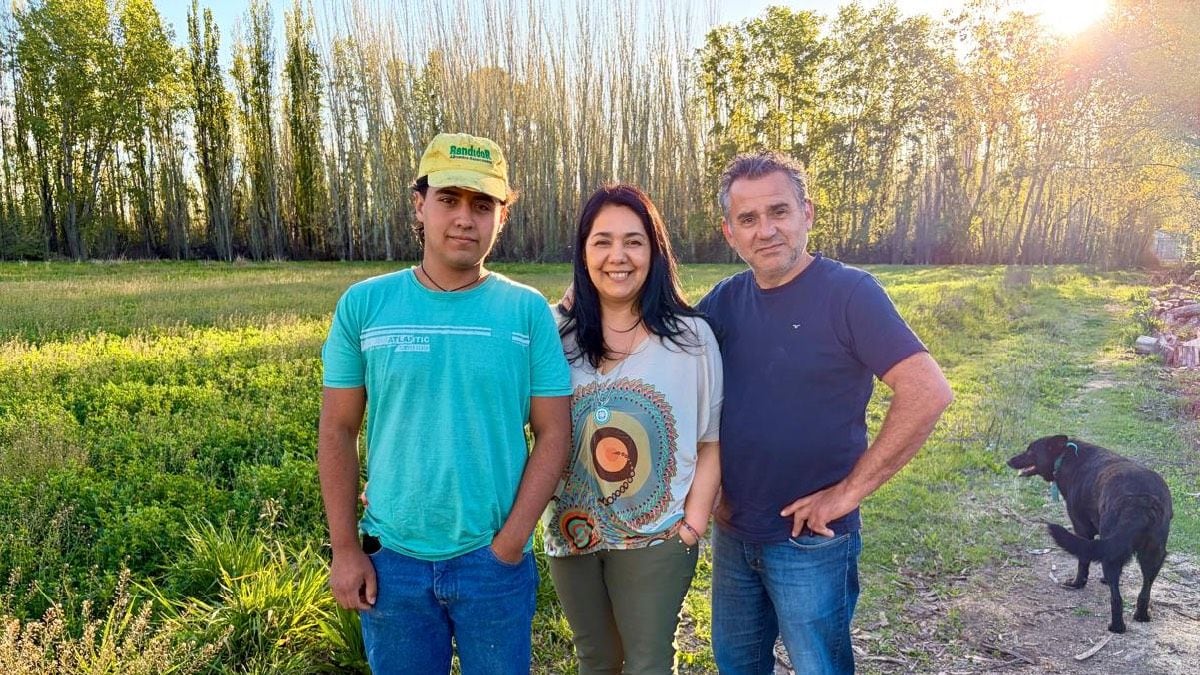 La familia que revierte la historia: ahora son los sueldos los que bancan la chacra, no al revés