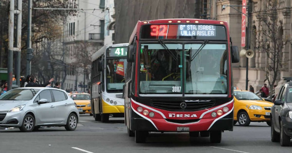 Viajar en colectivo en Argentina puede costar hasta cuatro veces más según la ciudad: Pinamar encabeza el ranking de las tarifas más altas
