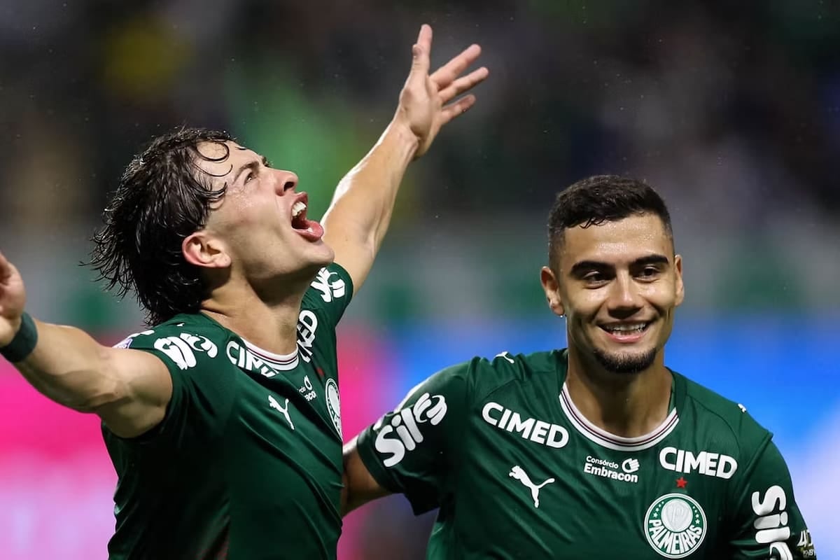 Giay se sacó la mufa con un doblete y Corinthians se entregó a Seedorf para cortar la racha negra