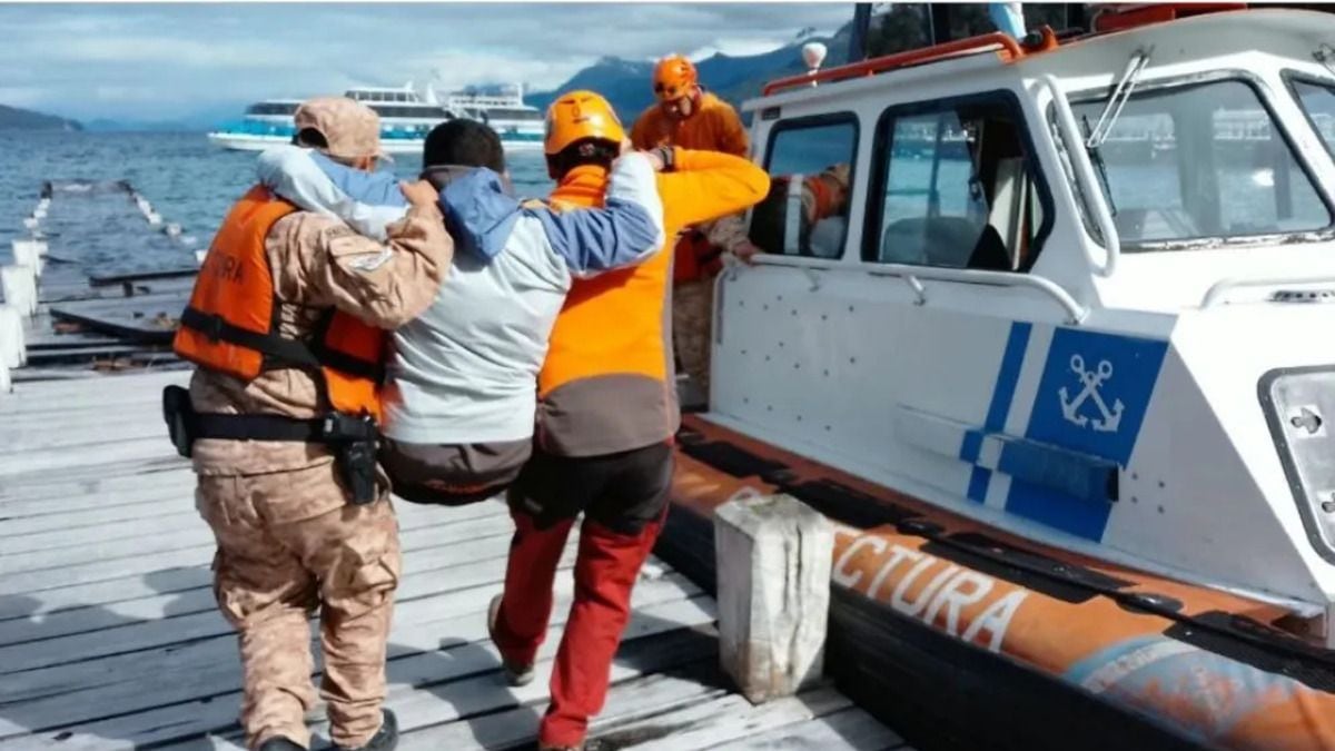 Un operativo coordinado por cuatro instituciones evacuó a un turista lesionado en el sendero al Bosque de los Arrayanes