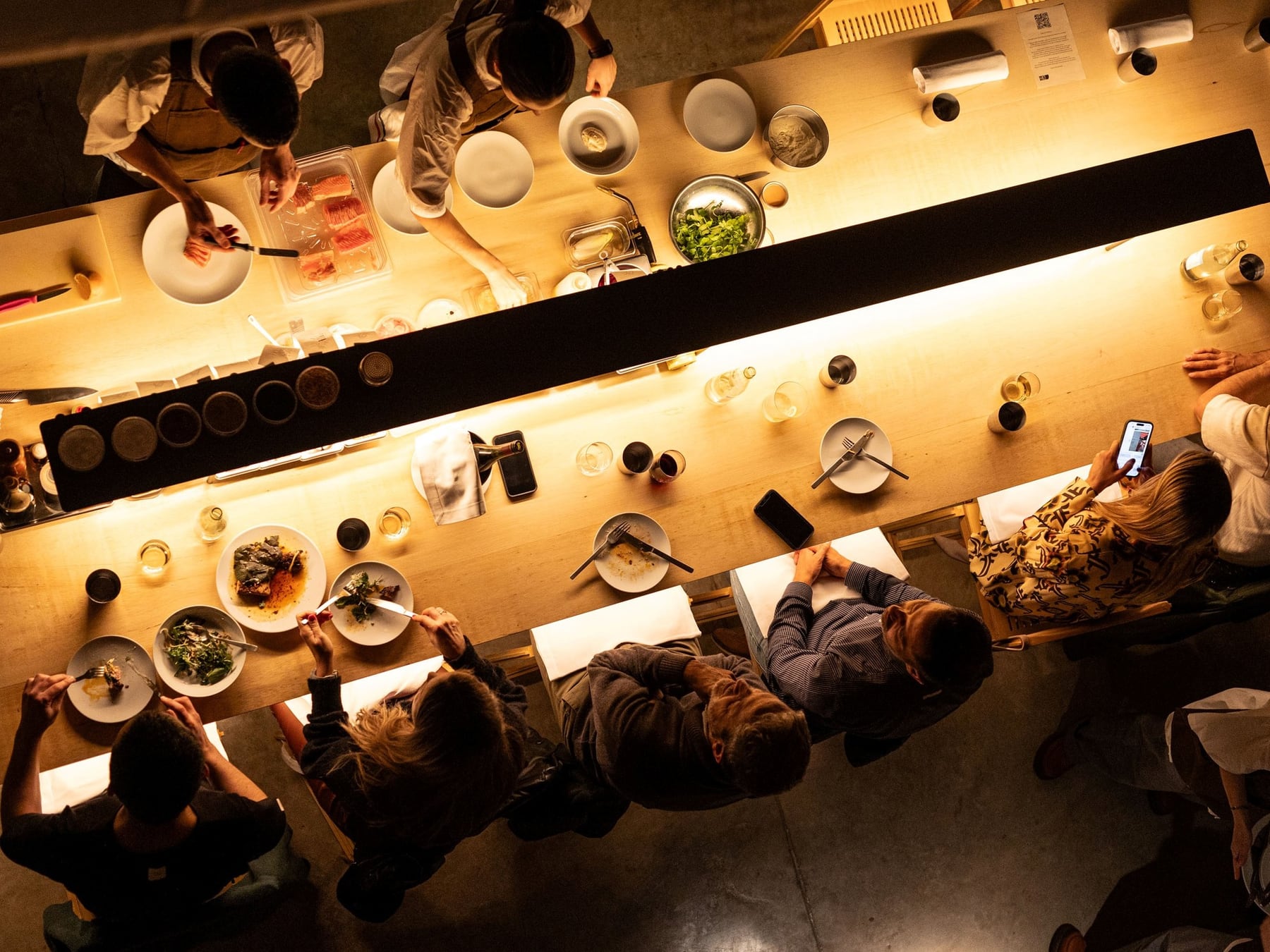 Menos comida, más celular y cuenta compartida: el nuevo mapa de las salidas gastronómicas en Buenos Aires