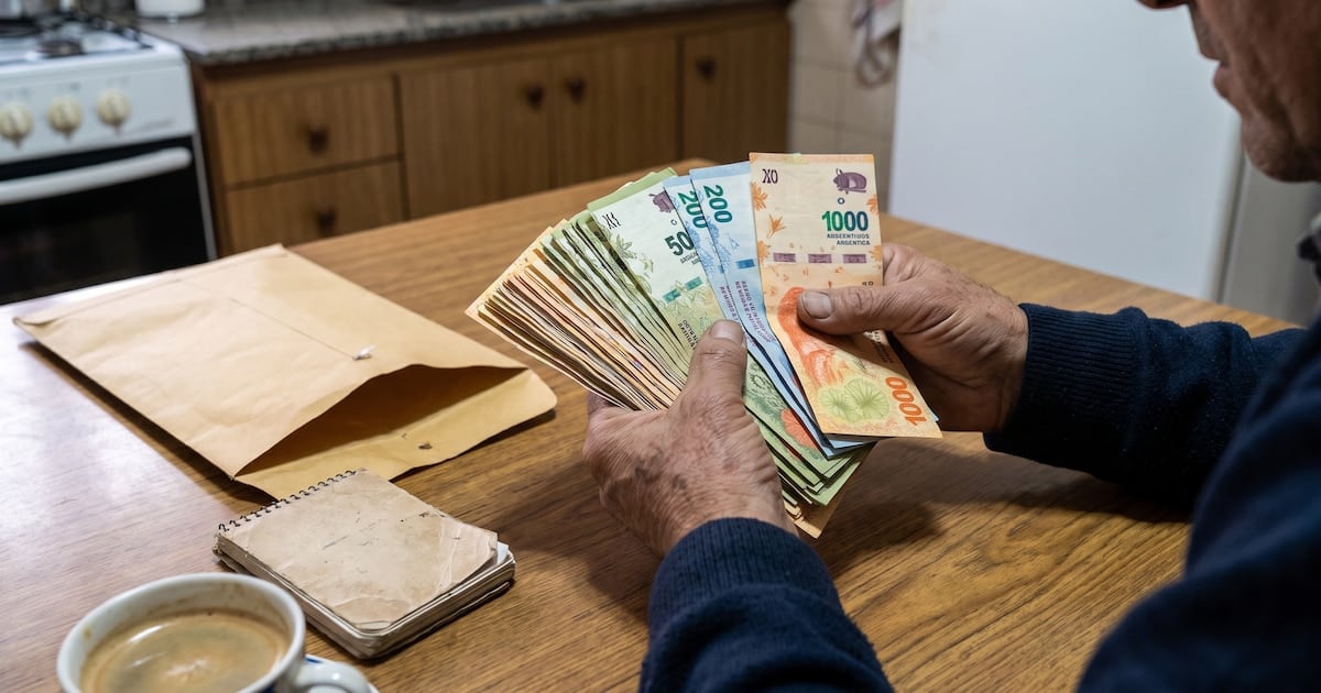 El endeudamiento de las familias trepó a 101,9 billones de pesos y la mora ya alcanza a uno de cada cuatro deudores