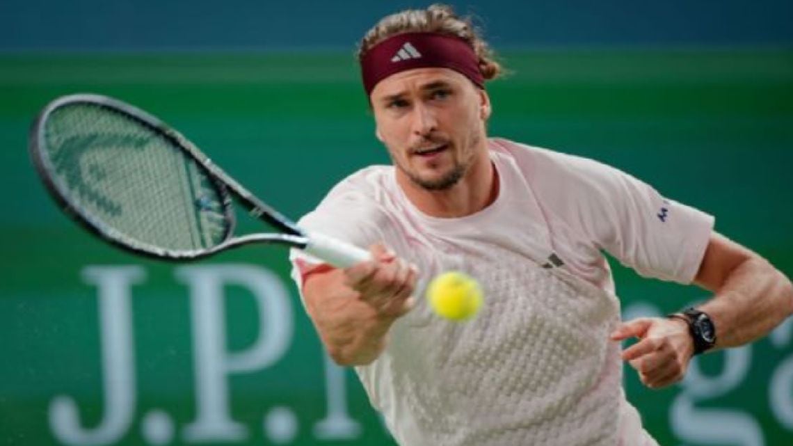 Zverev barrió a De Miñaur y se metió en semis de Shanghai: el alemán va por el número uno del año