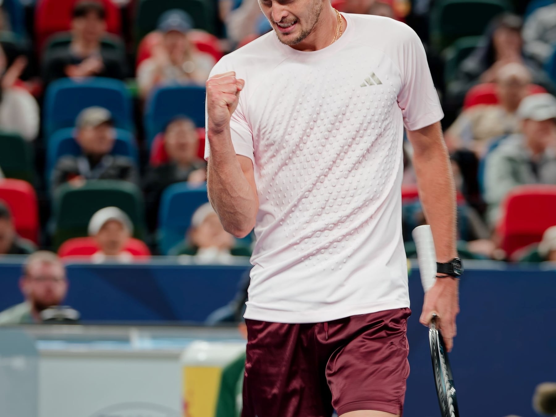 Zverev barrió a De Miñaur y ya está en semis del Masters de Shanghái