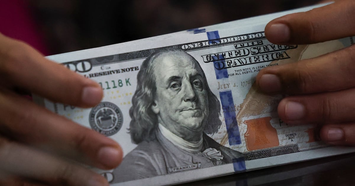El dólar se sostuvo en $1.535 y la inflación ya le saca más de 23 puntos de ventaja en el año