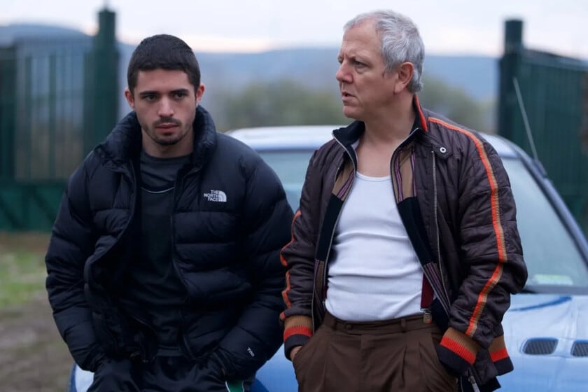 Jaime Lorente se sienta en la silla de director y descubre que lo más difícil es sostener la propia voz