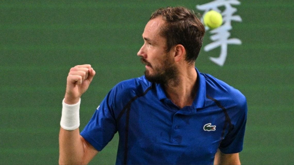 Jódar hizo historia en Shanghái y va con Medvedev en una semi que promete