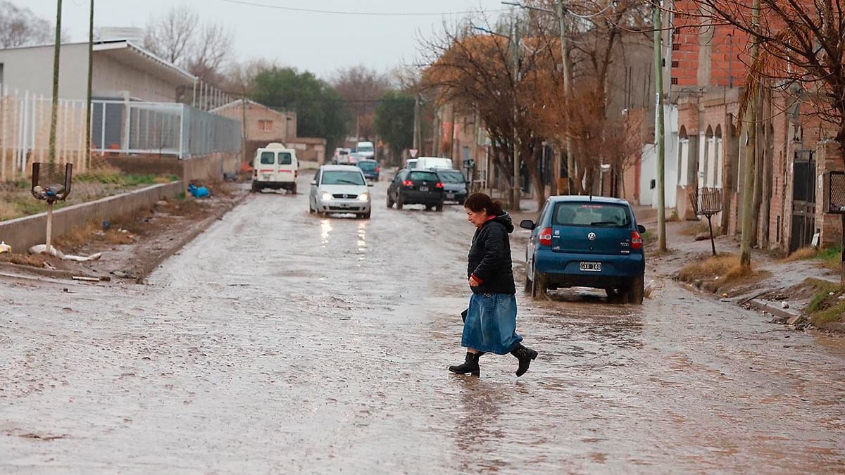 Neuquén entra en modo alerta: cuando el cielo se cierra en minutos y el agua no avisa