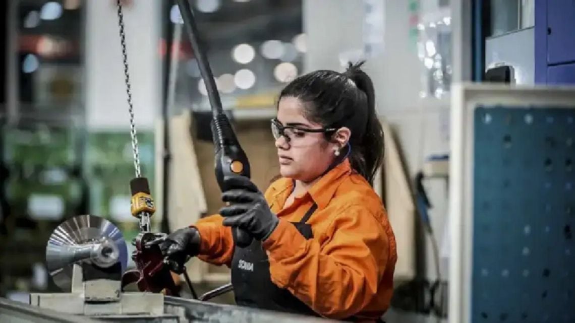 La economía cerró agosto con una recuperación marginal y quedó lejos de enmendar la fuerte caída de julio