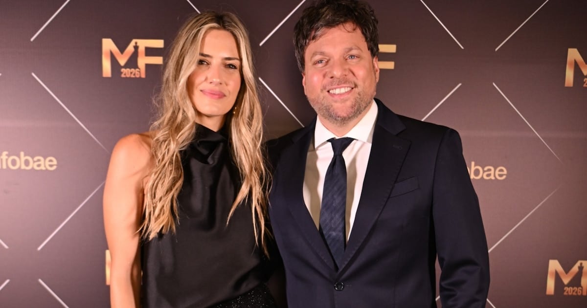 María O'Donnell (?) centro de la noche de los premios de radio
