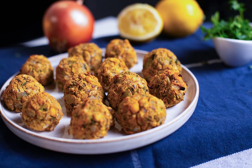 Bolitas veganas de garbanzos y brócoli: una receta al horno para una cena práctica