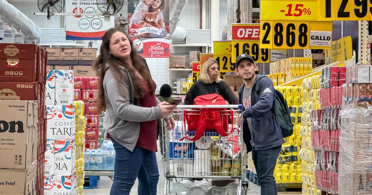 El consumo retail volumen en agosto y accumulates una caída cercana al 3%
