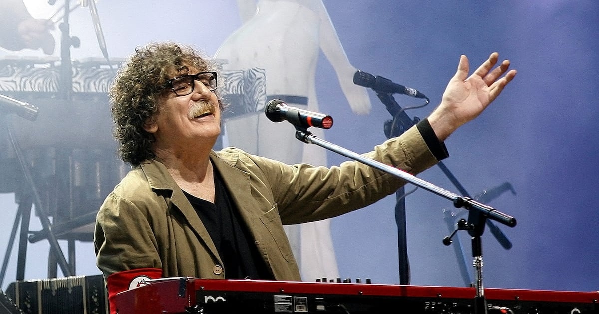 Charly García cumplió 75 años entre flores, aplausos y canciones en Palermo