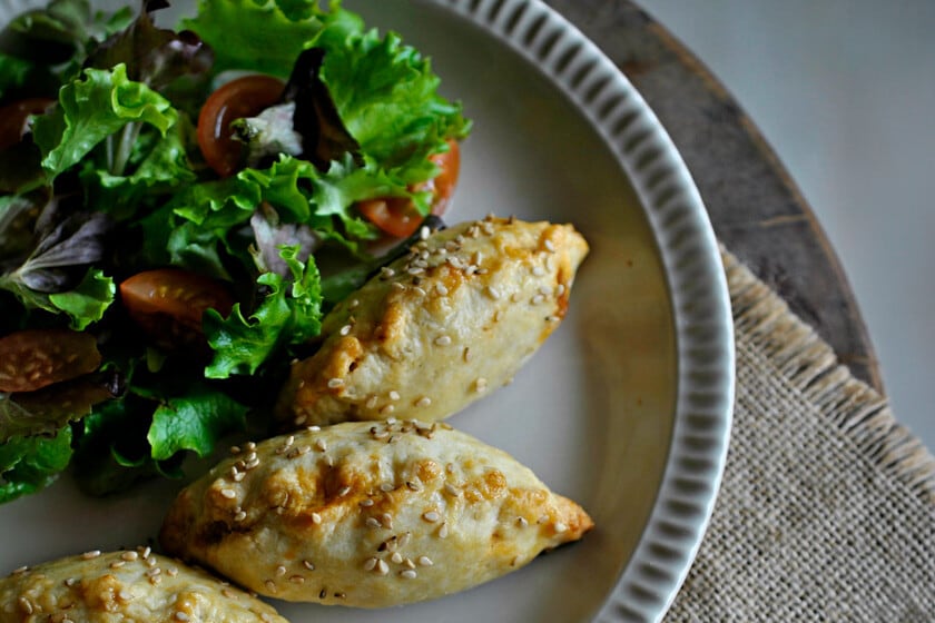 Empanadillas caseras de ternera y champiñones: cómo lograr una masa tierna y un relleno bien sabroso