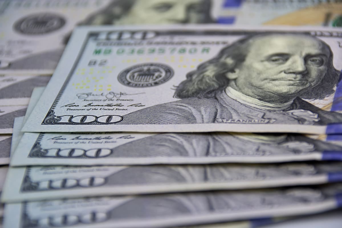 Dólar sinChanges: el oficial cerró en $1.550 y el blue en $1.560